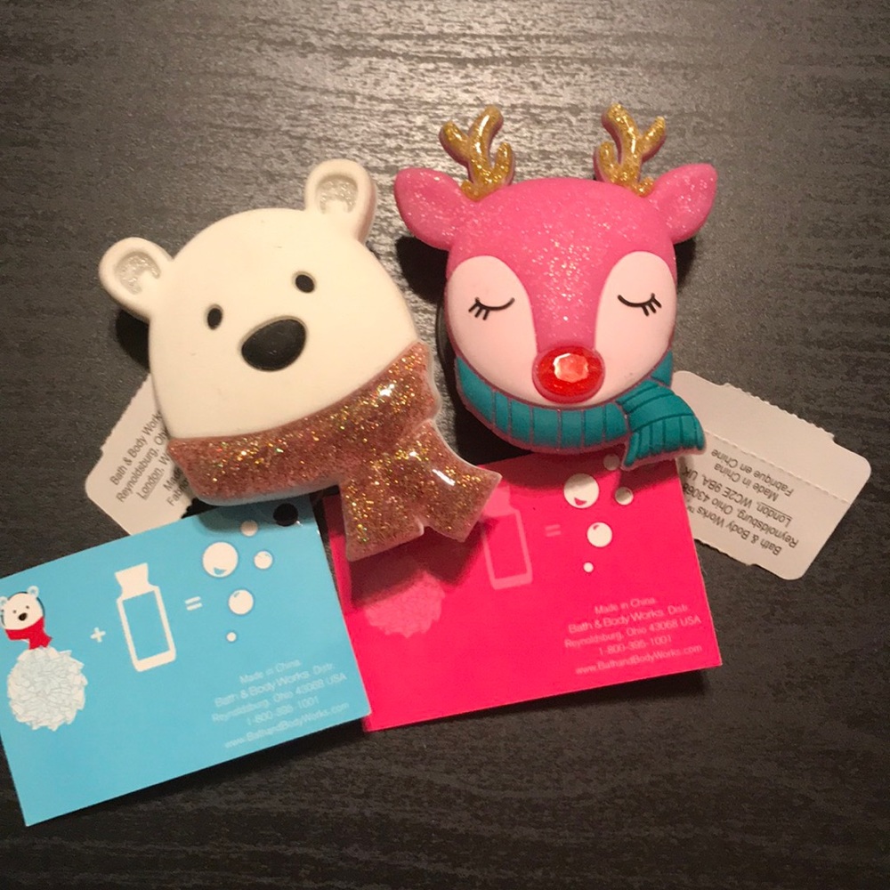 Bath and body shower sponge hooks